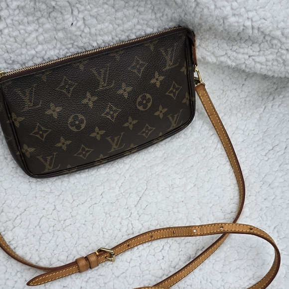Vintage Louis Vuitton Pochette Accesories Crossbody Bag With Branded Long Strap - Picture 4 of 17